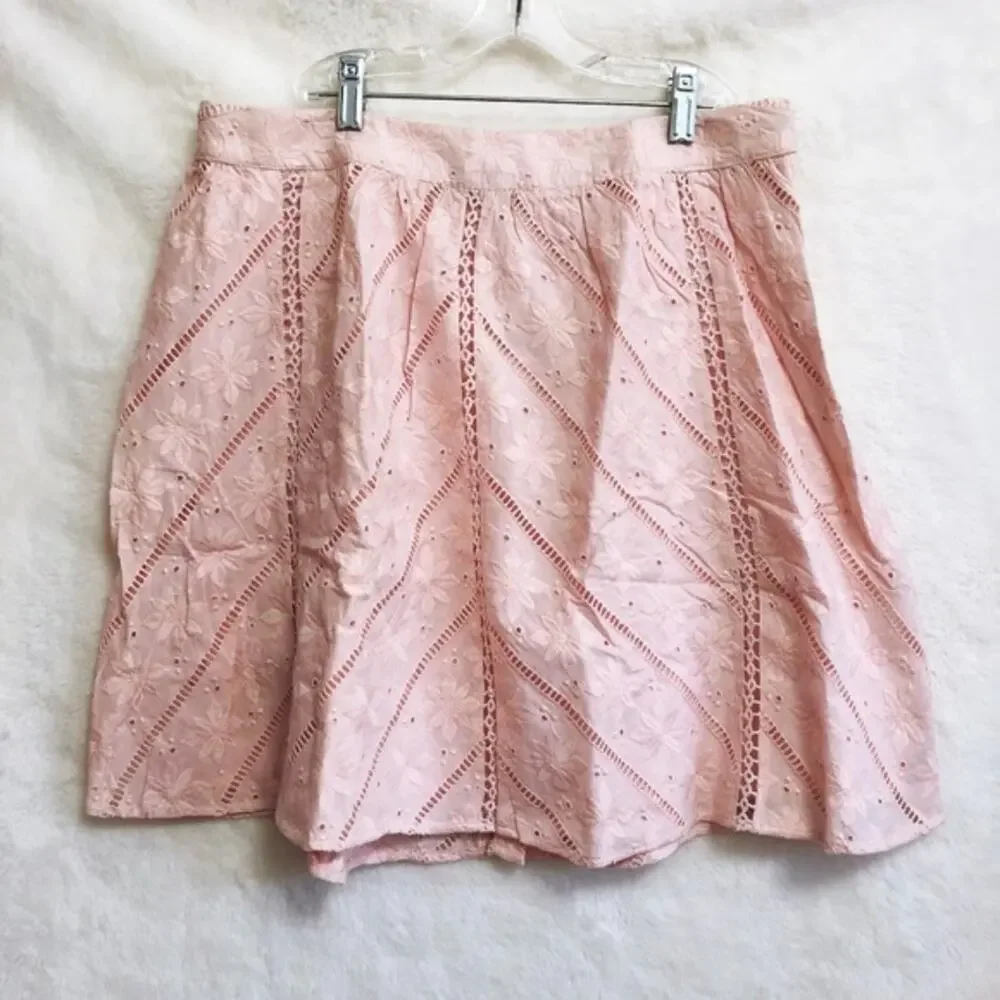 LOFT Light Pink Chevron Floral Cutout Cotton Skirt - Picture 6 of 8